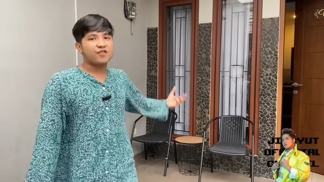 The Difference between Jirayut's Rent House in Jakarta and His Simple House in Thailand, Both Look Comfortable