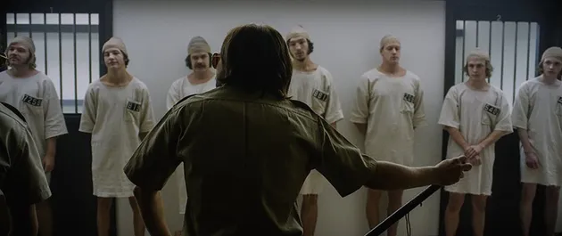 The Stanford prison experiment adalah studi tentang efek psikologis dari menjadi tahanan atau penjaga. Siswa dipilih secara acak untuk memainkan peran mereka. Banyak siswa yang masuk dalam eksperimen ini mendapatkan pelecehan seksual. Hingga akhirnya percobaan ini hanya dilakukan selama enam hari saja.