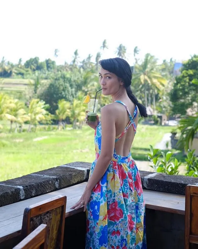 liburan selebriti, liburan atiqah hasiholan, atiqah hasiholan rio dewanto