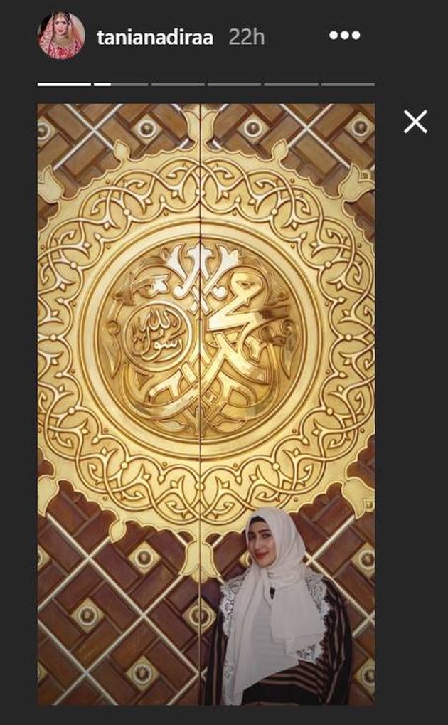 Going for Umrah, Here are 7 Beautiful Portraits of Tania Nadira Wearing Hijab
