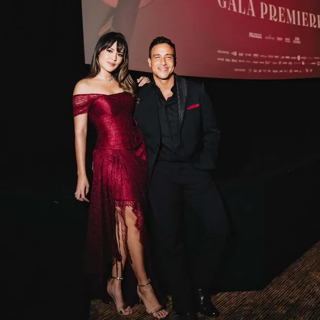 Hamish Daud datang ke premier film Raisa