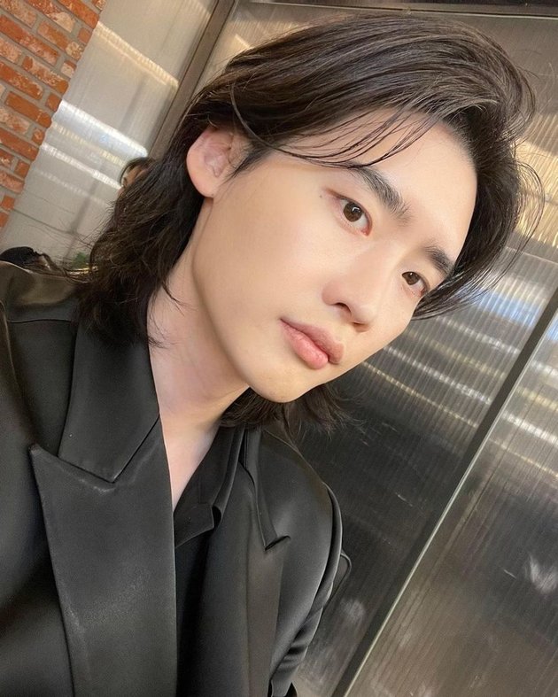 Once Had Long Hair, Check Out Lee Jong Suk's Collection of Photos with His Long Hair that Makes Fans Crazy