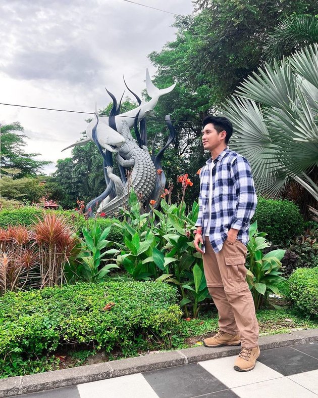 Once Viral because of Praying on the Train, Here are 8 Portraits of Chand Kelvin Now - Still Diligently Visiting Olga Syahputra's Grave Despite Being Busy with S2 Studies in Malaysia