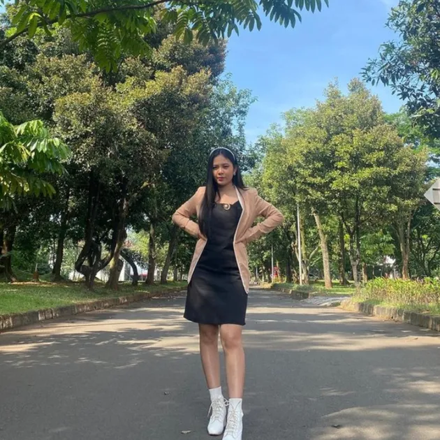 Potret Novia Situmeang, jebolan Indonesian Idol season 12 yang pernah nyanyikan lagu Flashlight deng