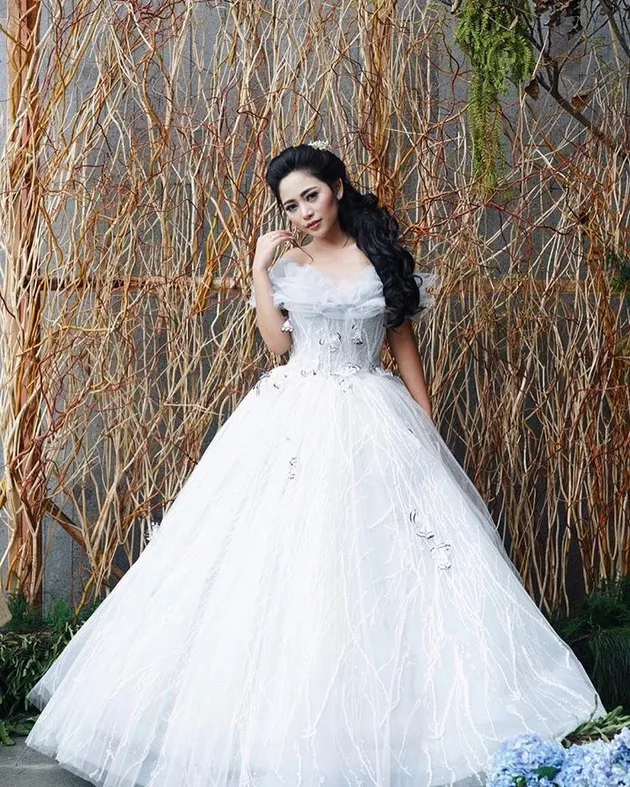 Gaun Pengantin Rachel Vennya : Rachel Vennya Galang Dana Lewati Angka Rp5,3 M Lawan ... : Daftar isi calon pengantin pasti ingin tampil serba sempurna, tak terkecuali dengan baju yang dikenakan inspirasi gaun pengantin spektakuler para artis selebgram rachel vennya dan niko al hakim melangsungkan pernikahan dengan tampilan bak.