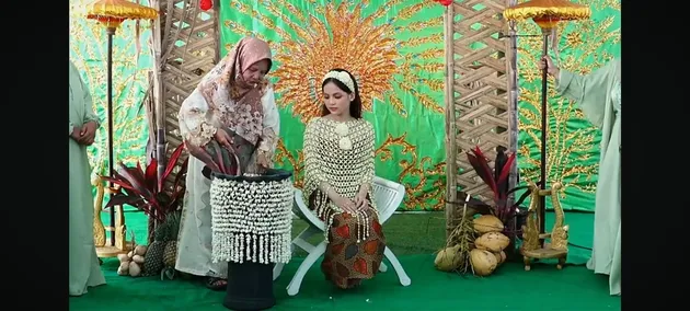 Putri Isnari Siraman Pengantin