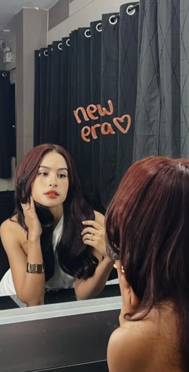 For the First Time in Her Life, 8 Latest Photos of Maudy Ayunda with Red Hair