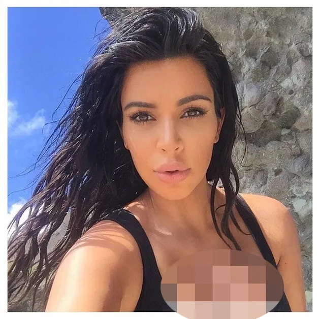 Selfie Hamil Kim Kardashian