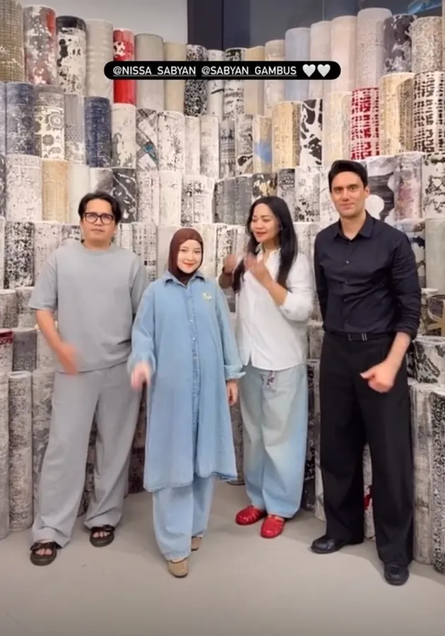 Nissa Sabyan perut tampak besar
