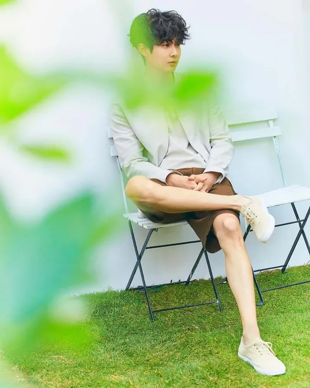 Choi Woo Shik Duduk Santai