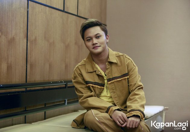 Pesona Ganteng Rizky  Febian  Saat Rilis Album Solo Perdana 