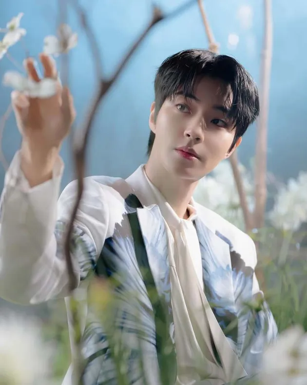 Hwang In Yeop Pakai Jas