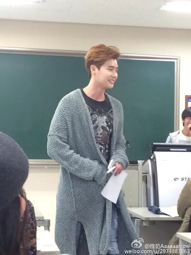 Lee Jong Suk Kuliah