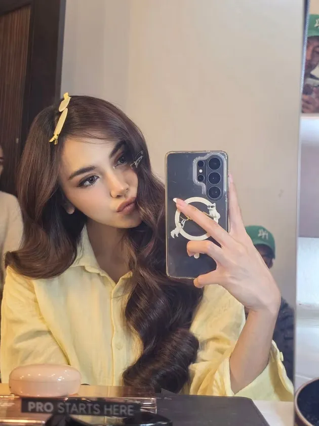 Mahalini di Balik Pemotretan