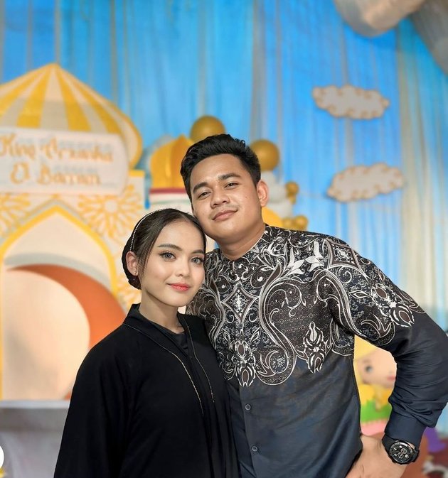 The Charm of Putri Isnari in a Turban at her Nephew's Aqiqah to Poses in the Evening Sky with a Deep Caption!