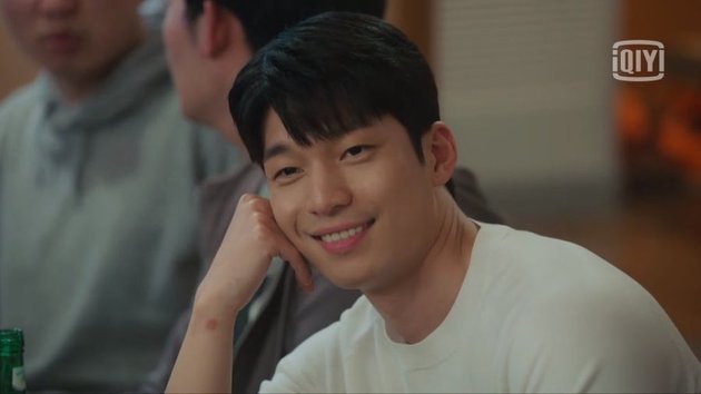 Charm of Wi Ha Joon as a Baseball Athlete in '18 AGAIN', a Sweet Smiling Widower with a Bewitching Gaze