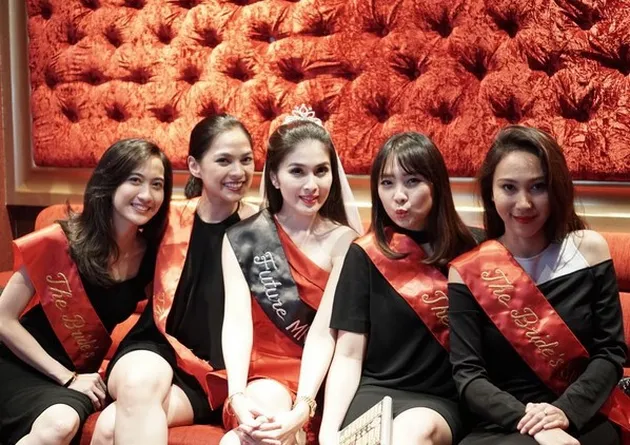 PESTA BUJANG BARENG TEMAN-TEMAN, SANDRA DEWI TAMPIL 