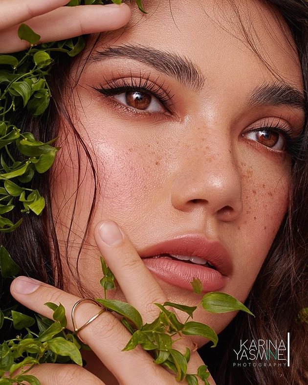 Photoshoot Close-up Haico Van der Veken Star of 'BUKU HARIAN SEORANG ISTRI', Showing Off Smooth & Beautiful Skin!
