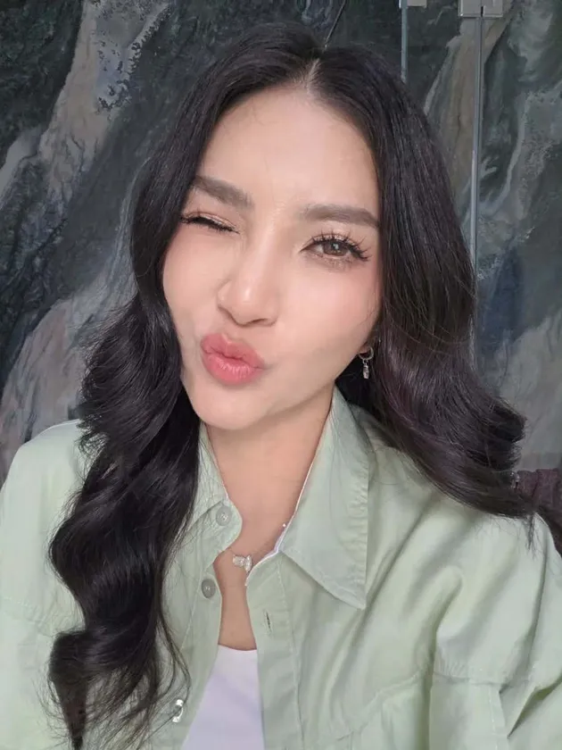 Sarwendah Kedip Mata