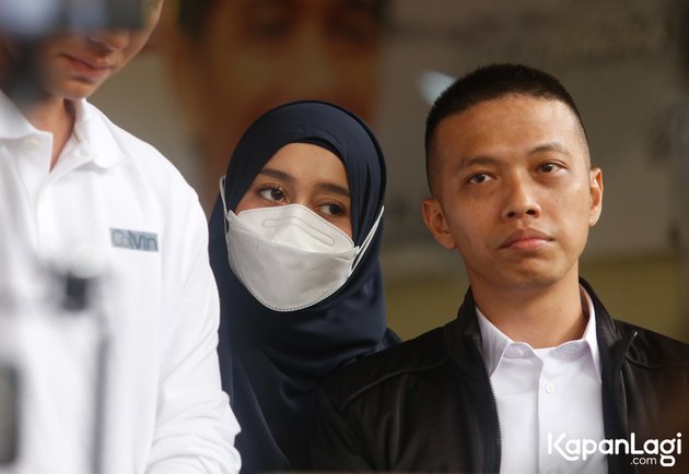 Choose to Forgive Haters, 12 Photos of Rizky Billar Giving Statements at Polda Metro Jaya - Close with Lesti Kejora