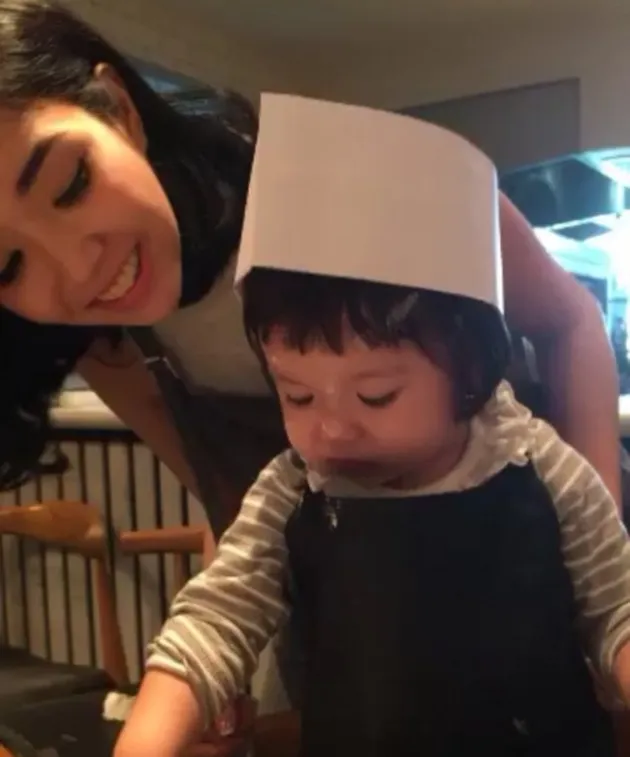 Baby Gempi bikin pizza