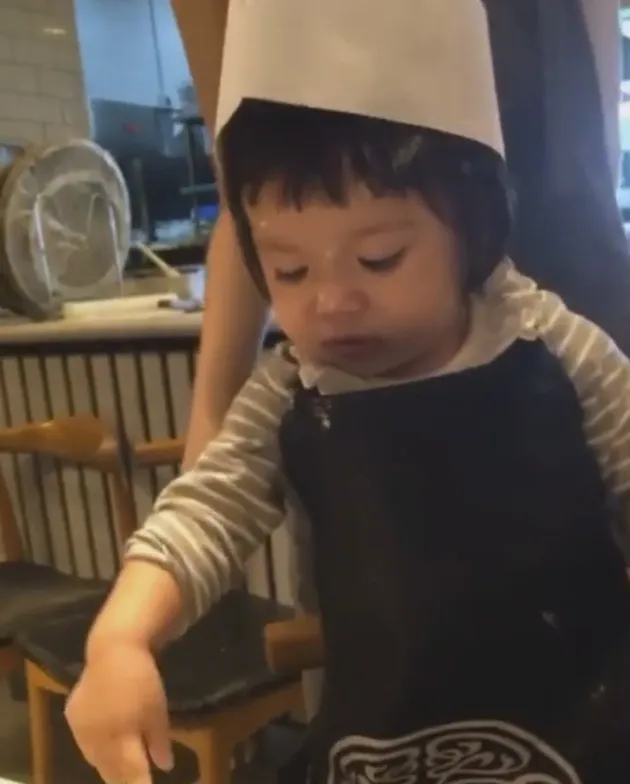 Baby Gempi bikin pizza