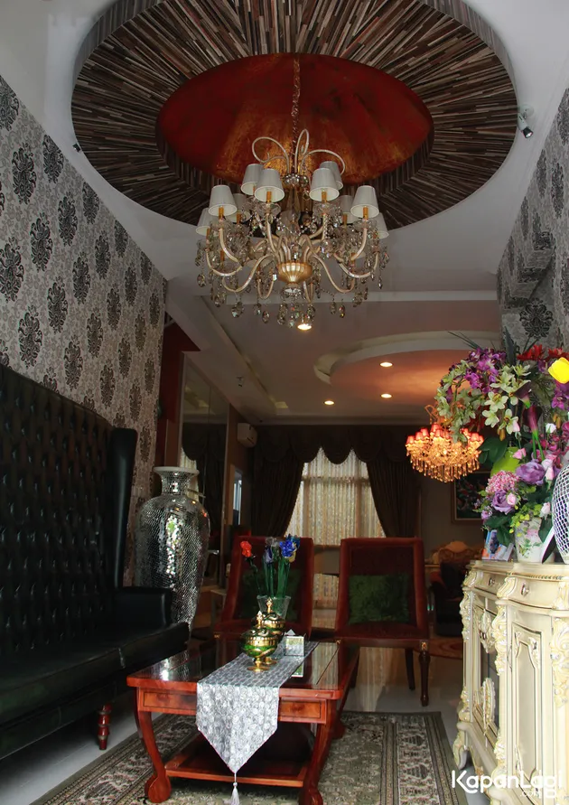 Rumah mewah Regina Andriane Saputri