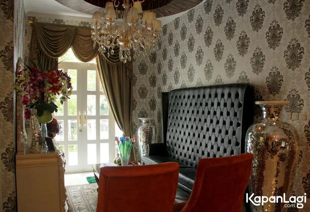 Rumah mewah Regina Andriane Saputri