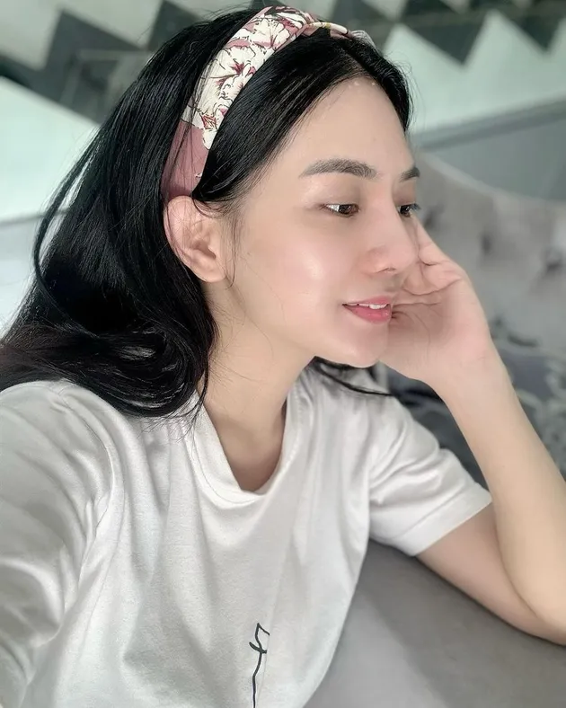 Potret &amp; Profil Berlliana Lovell