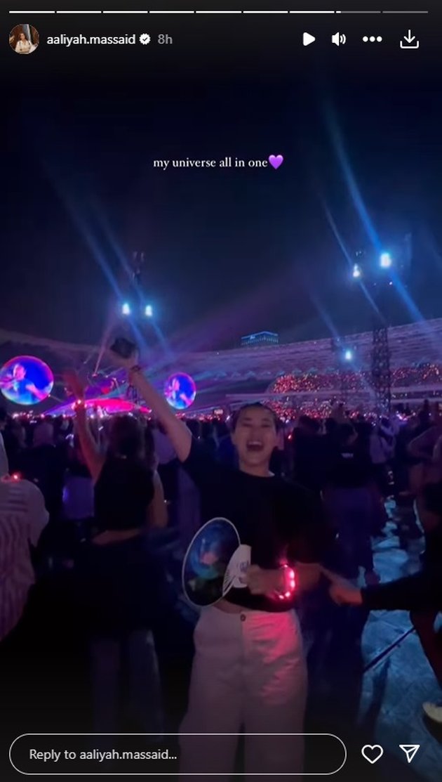 Snapshot of Aaliyah Massaid & Thariq Halilintar Caught Watching Coldplay at GBK, Economical in Speaking to the Media