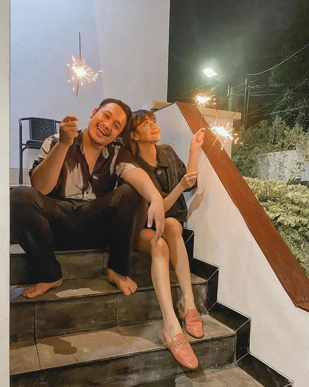 Potret Adiezty dan Gilang Dirga yang Makin Romantis