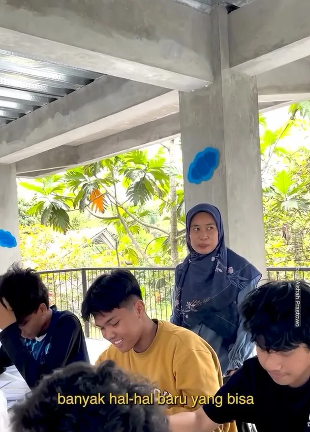  Aishah Prastowo Kepala Sekolah