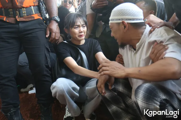 Ajie Suami Mpok Alpa Menangis
