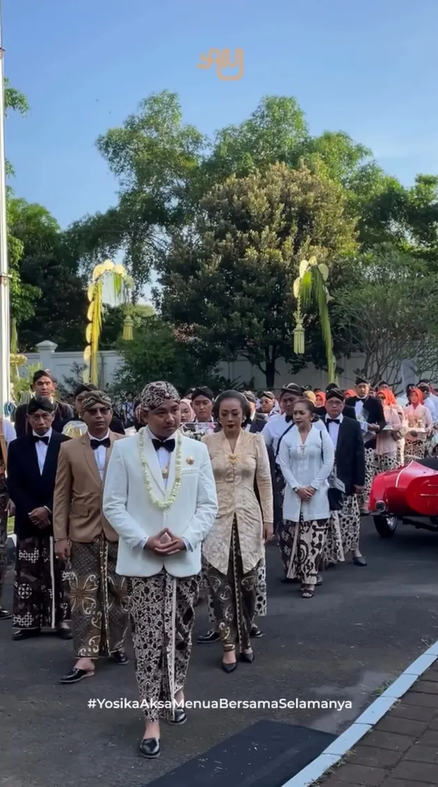 Aska Uyun pakai baju pengantin