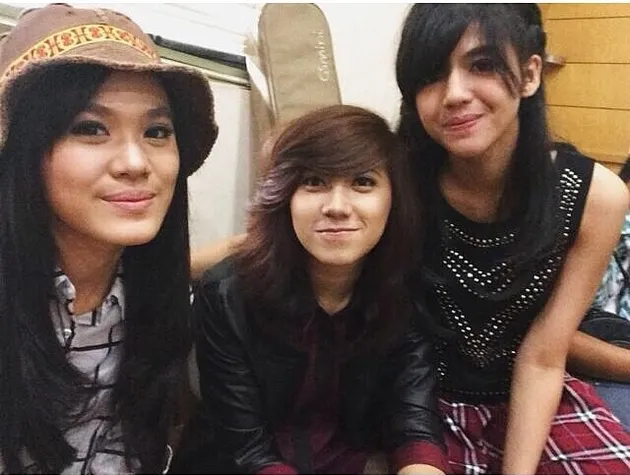 Dera Idol &amp; DJ Putri Una