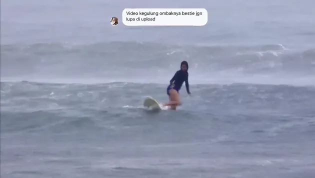 Potret Aksi Yuki Kato Olahraga Surfing