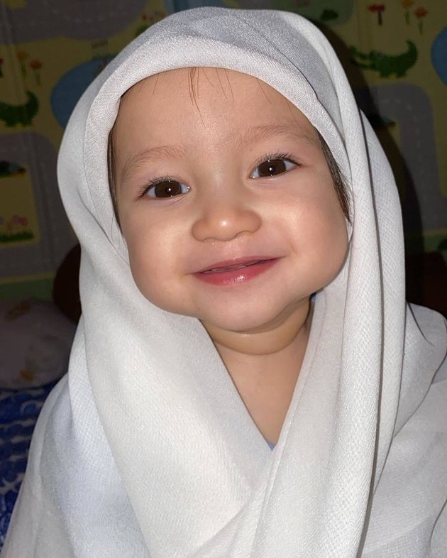 Portrait of Alusha Putri Aldi Taher who is Very Beautiful and Rarely Seen, Taught to Wear Hijab since Childhood