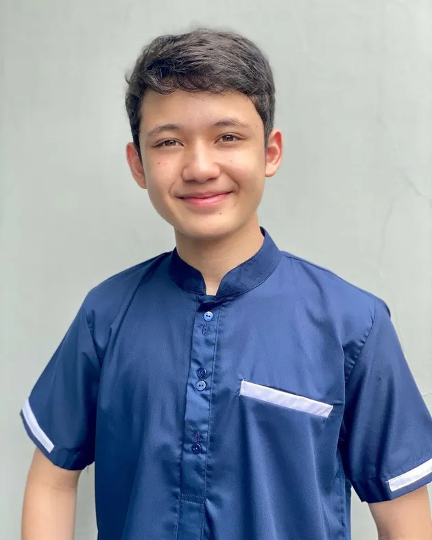 Potret Tampan Alwi Assegaf