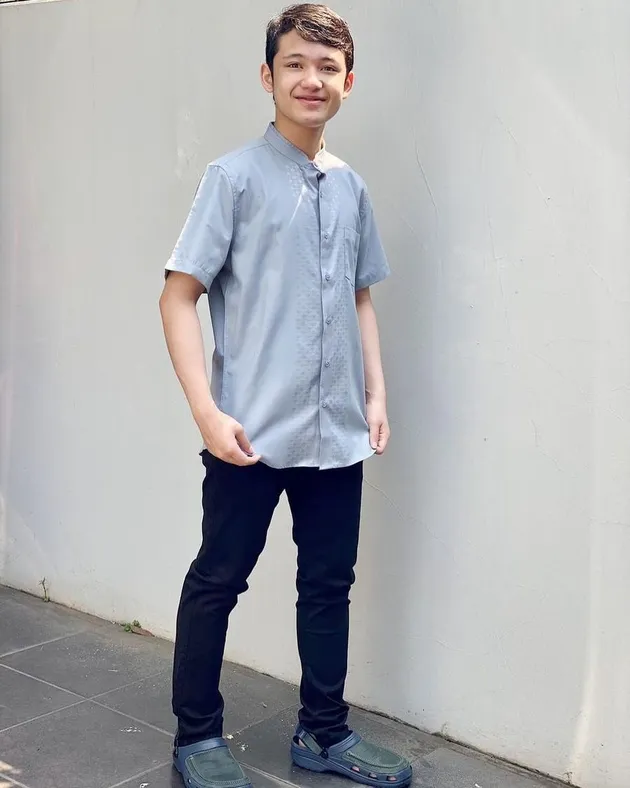 Potret Tampan Alwi Assegaf