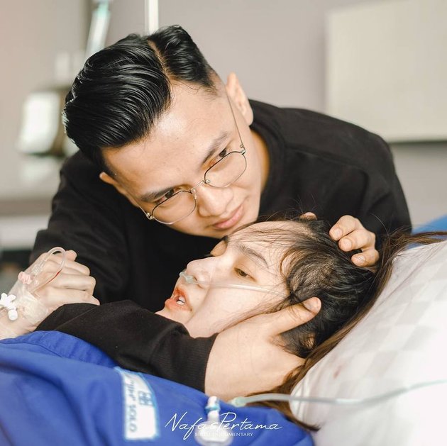 Portrait of the Moment of the Birth Process of Nella Kharisma's Second Child, Dorry Harsa Remains Faithful to His Wife