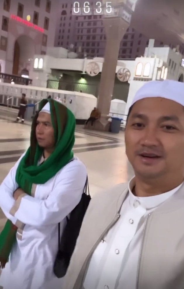 Portrait of Angga Wijaya's First Umrah Without Dewi Perssik, Departing After Allegedly Posting an Intimate Photo with a New Companion