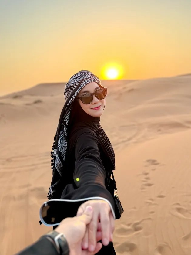 Anisa Rahma Anandito sunset gurun pasir dubai
