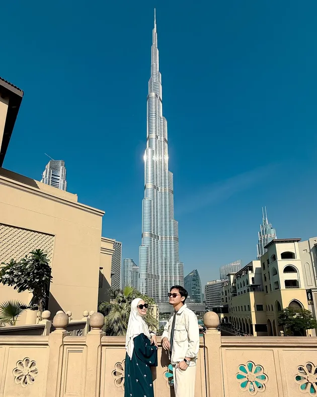 Anisa Rahma Anandito foto di burj khalifa