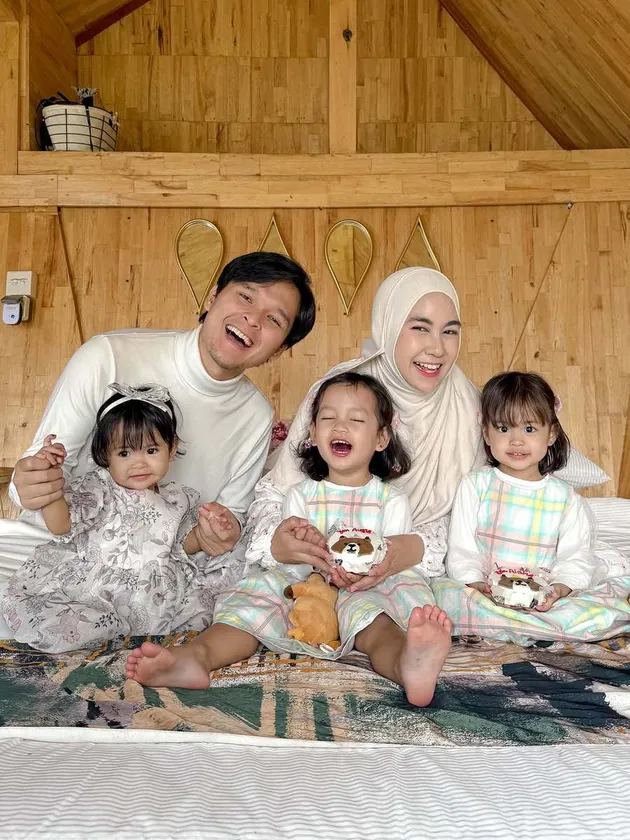 Potret Anisa Rahma dan Anandito Dwis Rayakan Ultah Anak Kembarnya