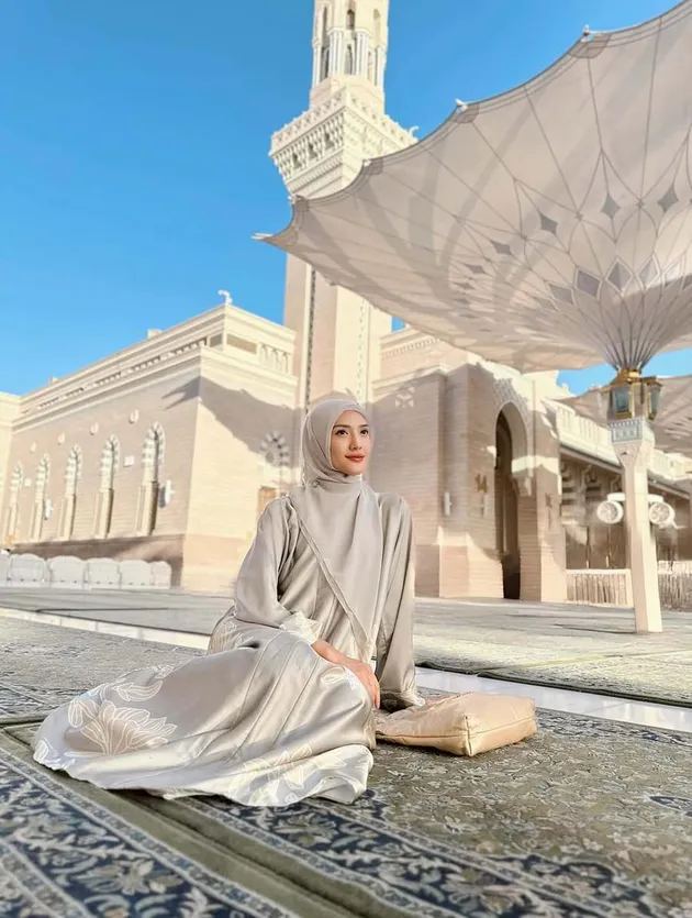 Potret Annisa Aziza Umrah