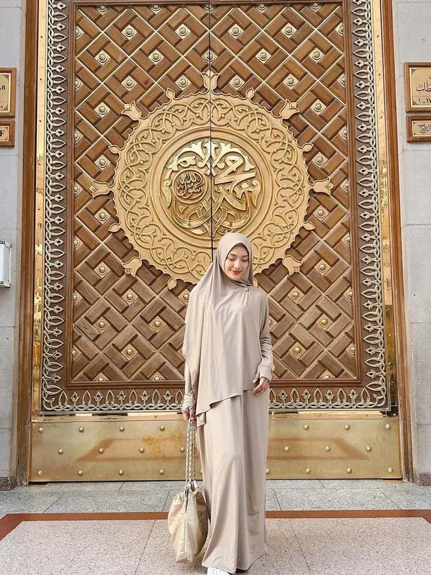 Potret Annisa Aziza Umrah