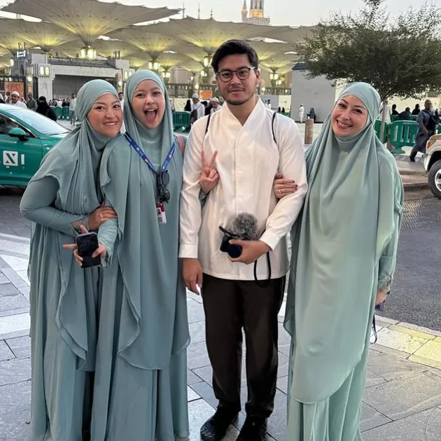 Ibu dan tiga anaknya