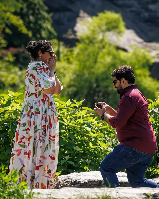 Potret Anshula Kapoor Dilamar Kekasih saat Liburan di New York