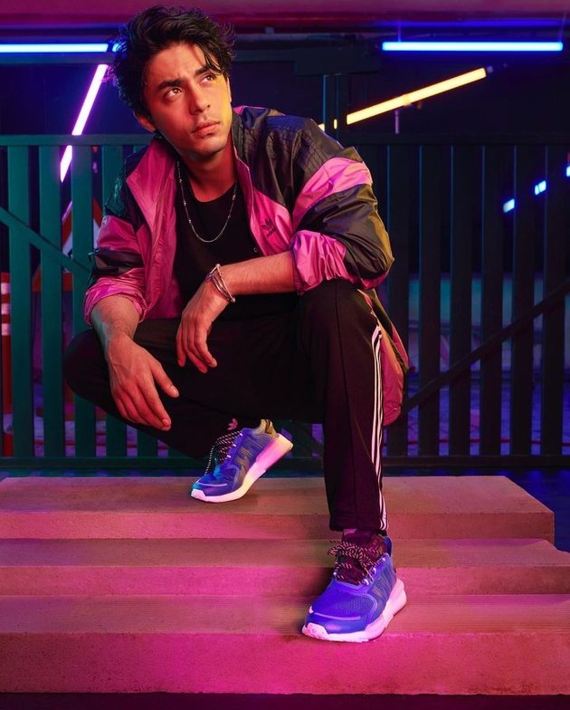 Portrait of Aryan Khan, Shahrukh Khan's Son, who Just Debuted as a Director, Now Opens Alcohol Business in India