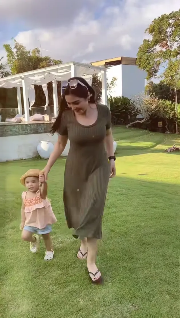 Ashanty main Bareng Azura 